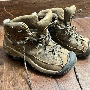 8.5 GUC Keen hiking boots with Fit Sol inserts